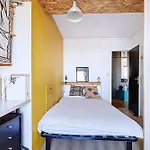 Апартаменты Head In The Clouds Near La Париж